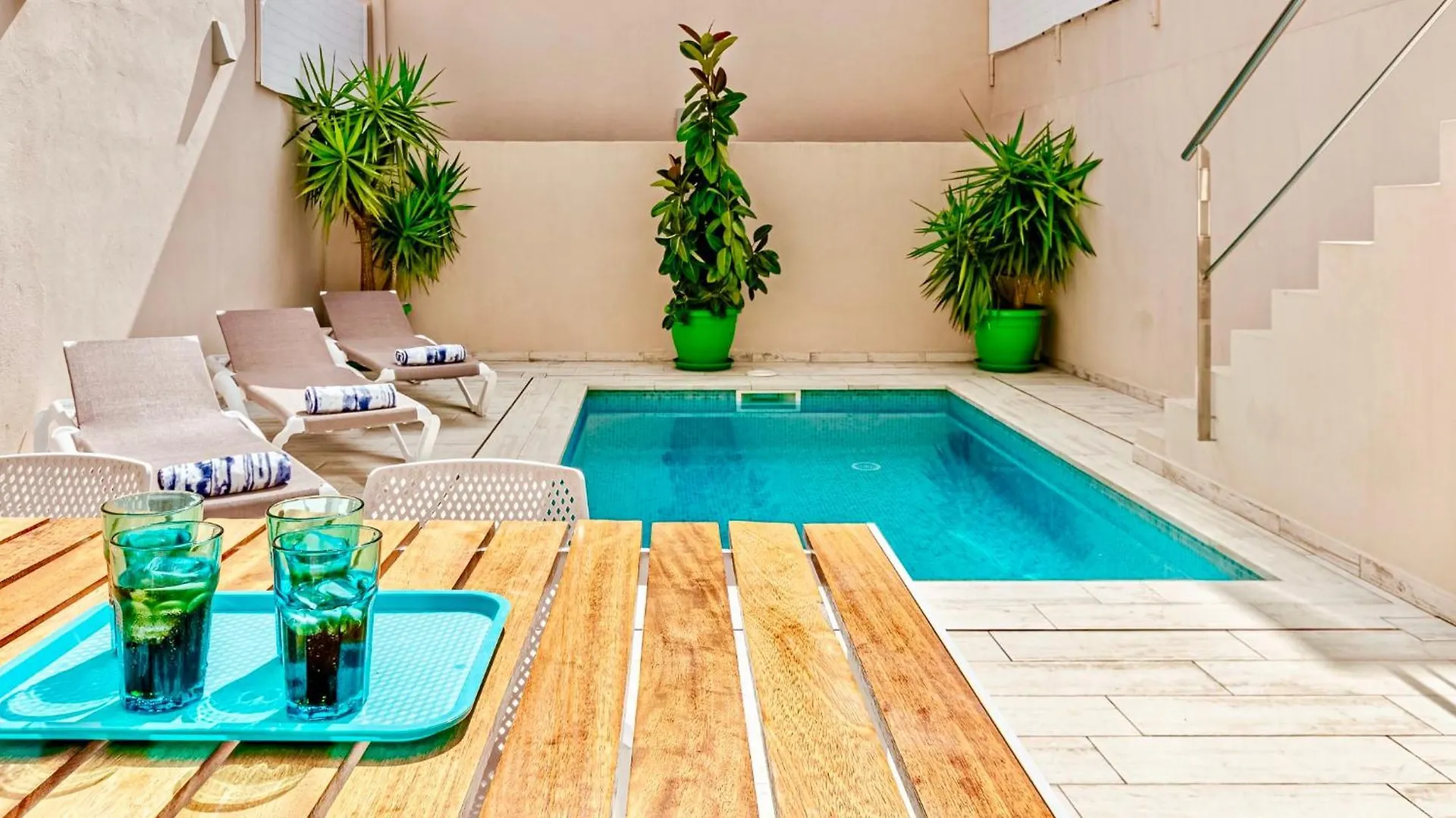 Casa Mediterranea Con Piscina Privada En Palamos contacts